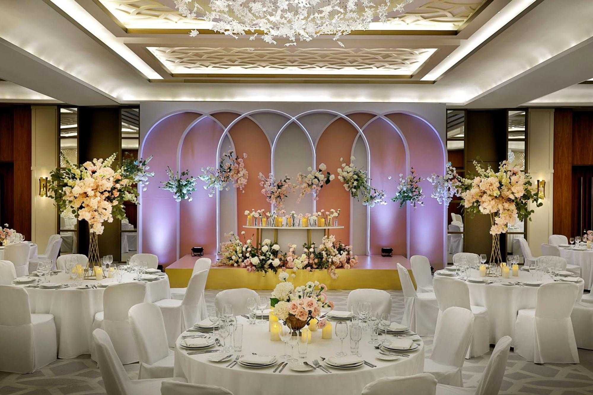 Sheraton Astana Hotel Zewnętrze zdjęcie Wedding reception at the Mandarin Oriental, Tokyo