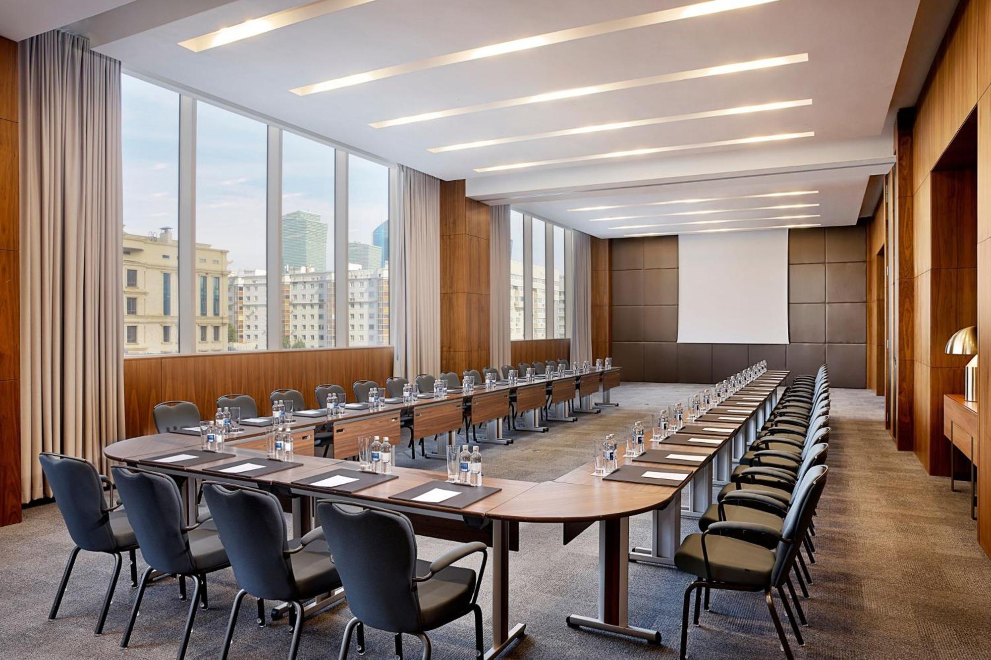Sheraton Astana Hotel Zewnętrze zdjęcie Meeting room
