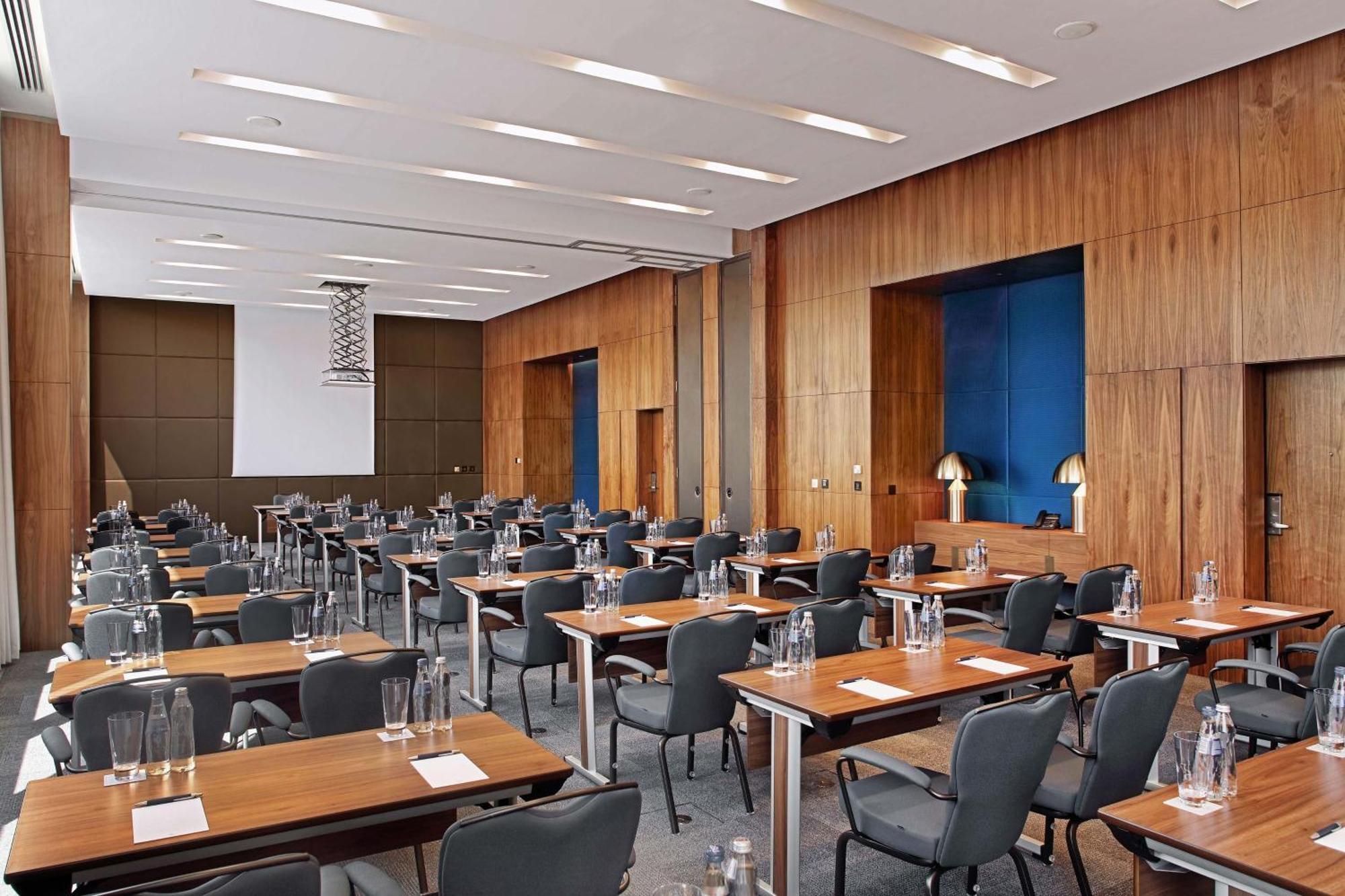 Sheraton Astana Hotel Zewnętrze zdjęcie Meeting room