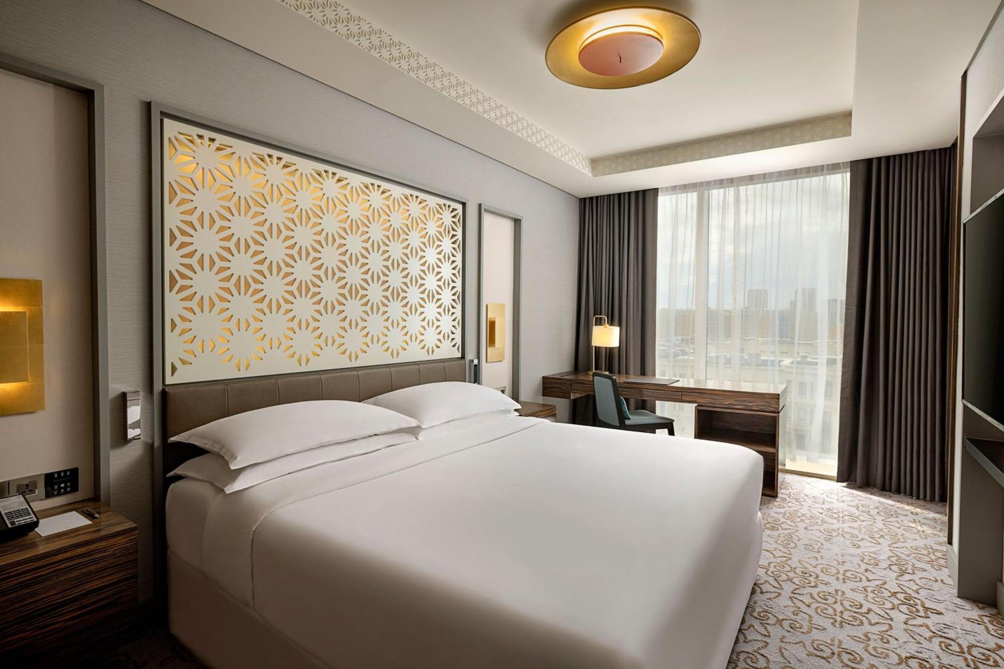Sheraton Astana Hotel Zewnętrze zdjęcie A bedroom at the hotel