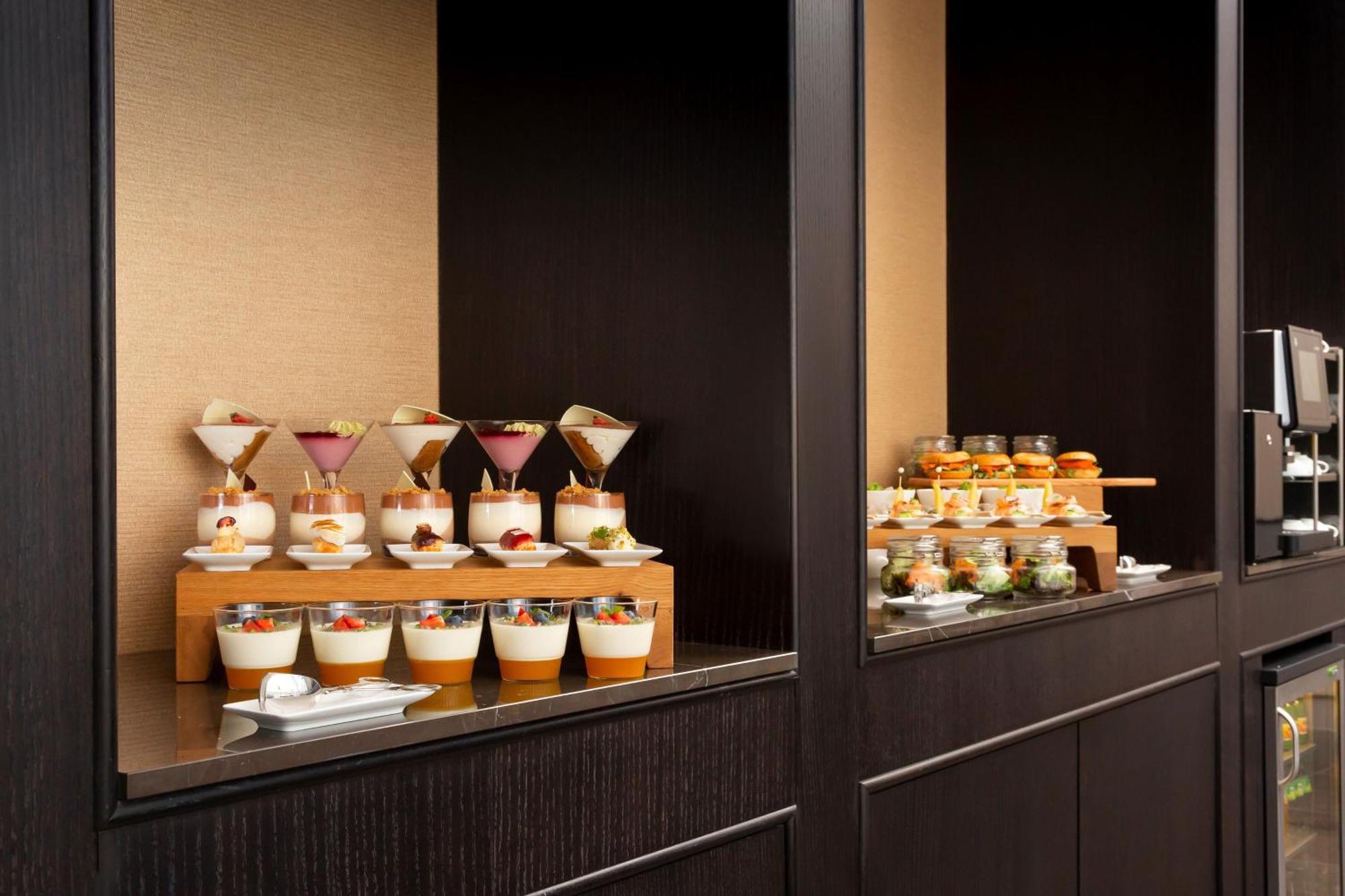 Sheraton Astana Hotel Zewnętrze zdjęcie A dessert buffet